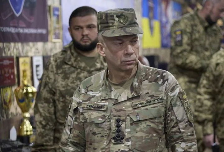 Зеленский сдает Сырского: за что главком ВСУ, возможно, лишился должности