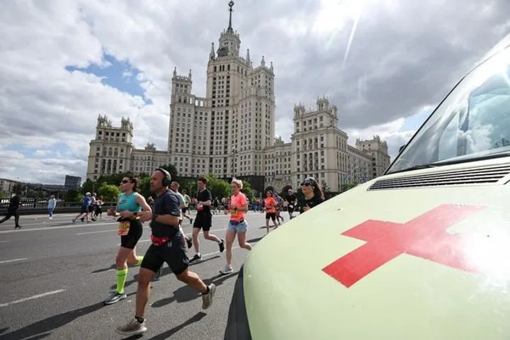 Упал замертво на марафоне: сердце остановилось, пока Москва бежала