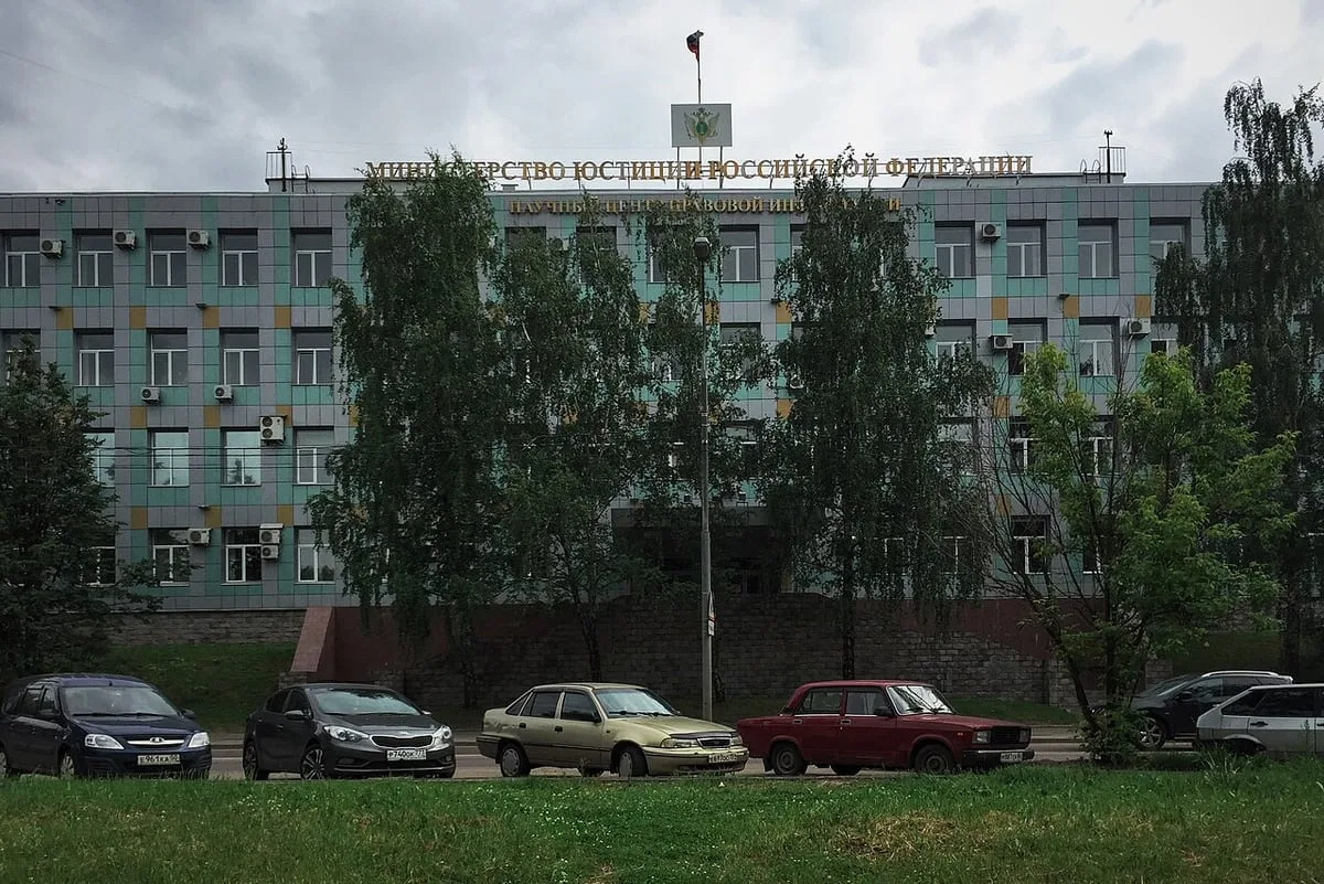 Счета заблокируют, права отнимут: беглецов ждет черный список