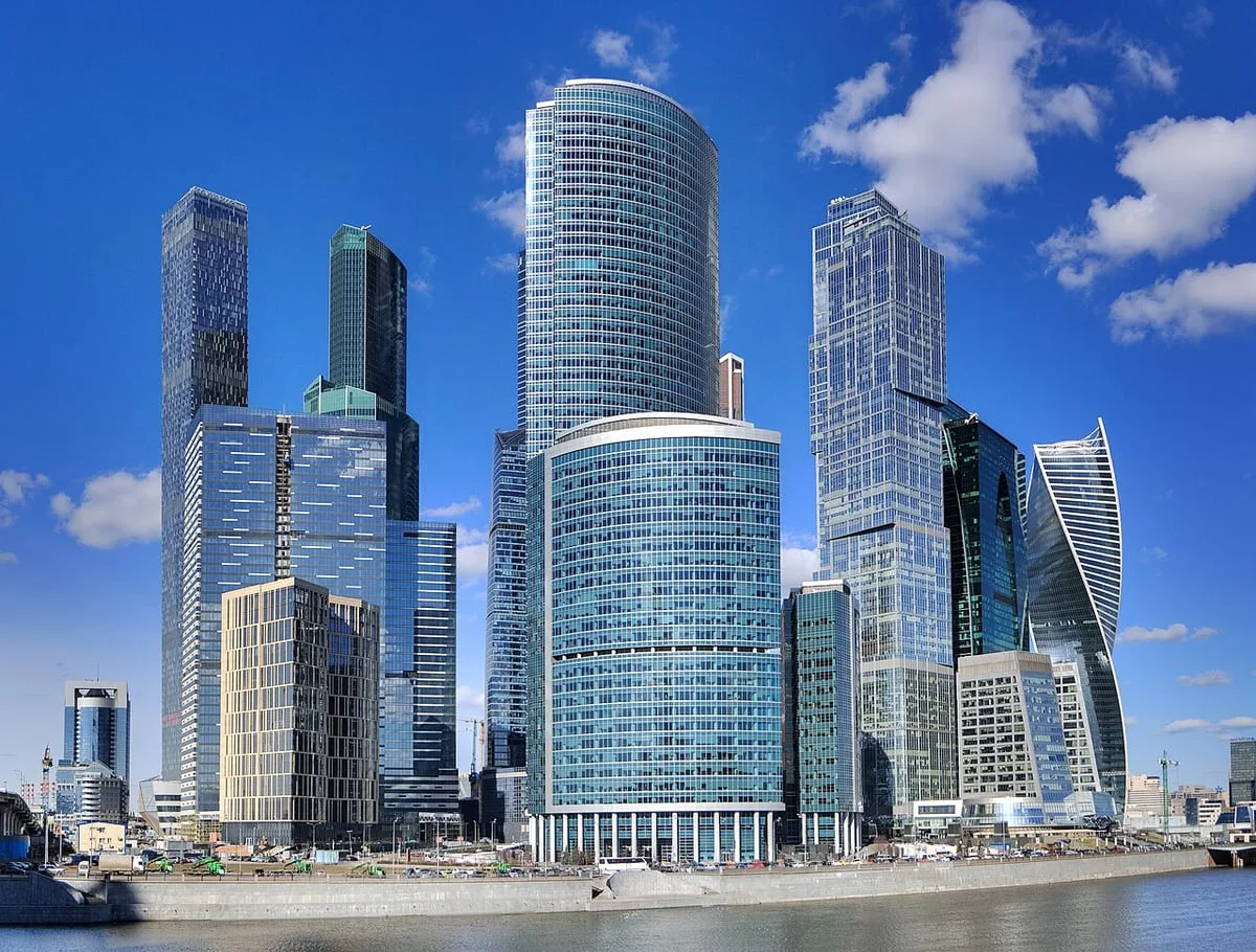 Тревога в Сити и Шереметьево: небо над Москвой временно ограничено для полетов