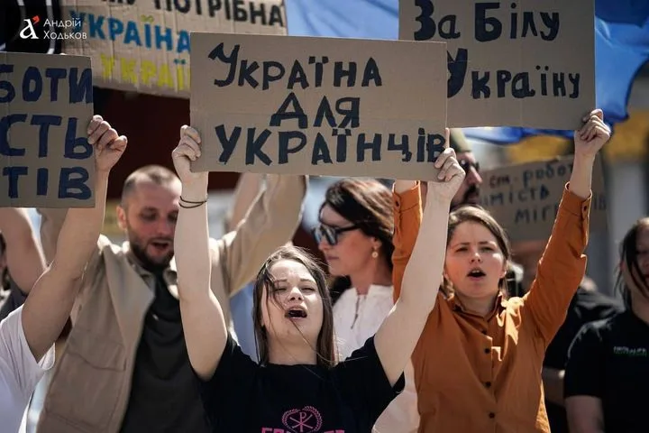 Мигранты атакуют: Киев и Львов выступают против новой «Украины»