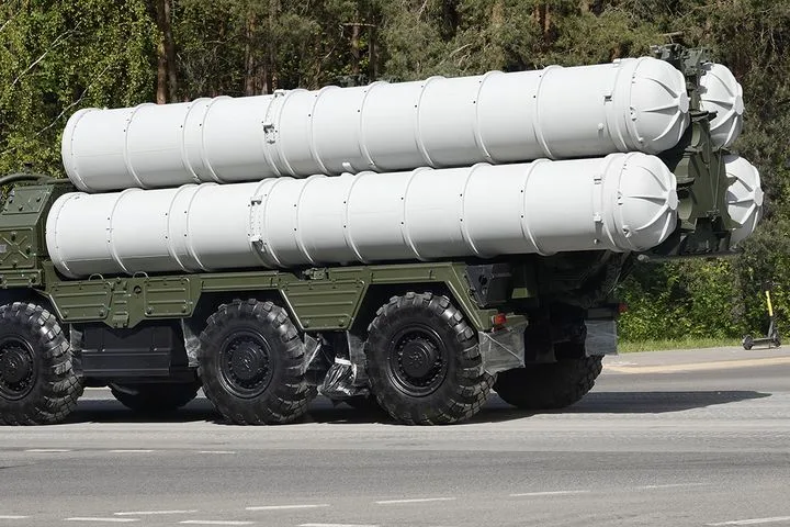 Киев выражает обеспокоенность из-за ракет «Орешник»: по данным украинской стороны, у Украины нет средств на перехват, а Россия, по оценке Defense Express, могла располагать до десяти таких ракет