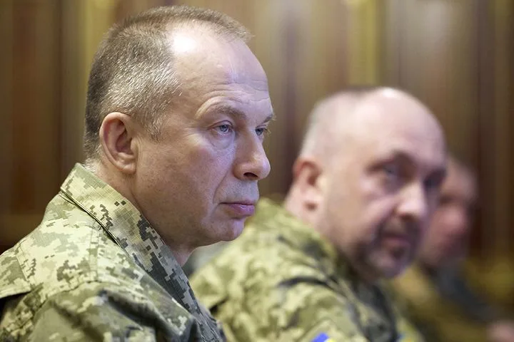 Битва генералов: министр и главком ВСУ делят оружейный пирог?