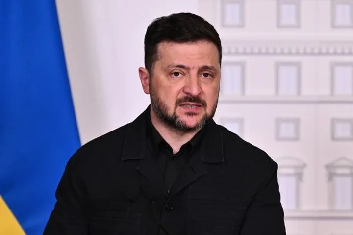 Зеленский без короны: почему мир смотрит и молчит