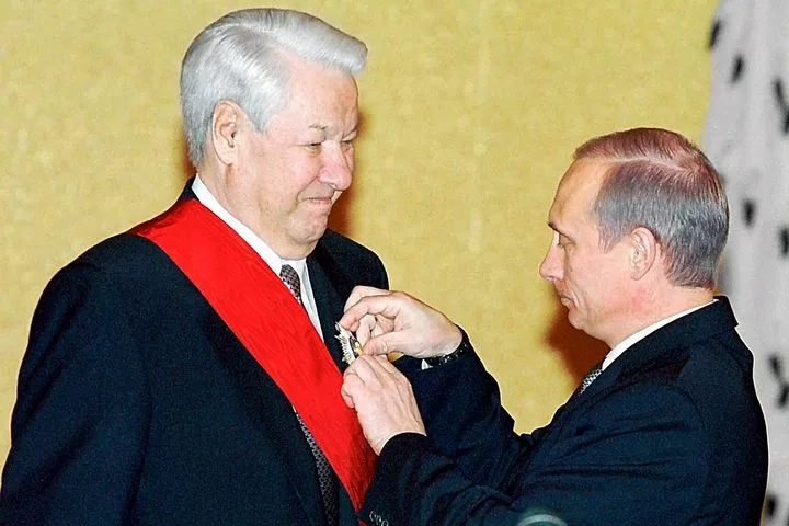 Новый Ельцин: Запад готовит замену для России?