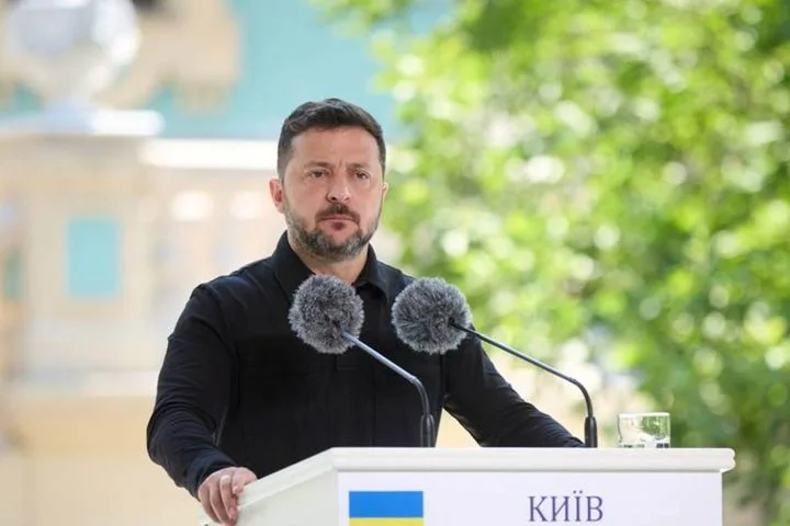 Зеленский вдруг заговорил о мире: что может стоять за сменой риторики