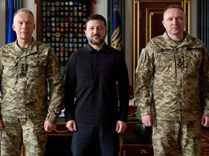 Новый главком ВСУ: политики аплодируют, а Донбасс снова в средневековье