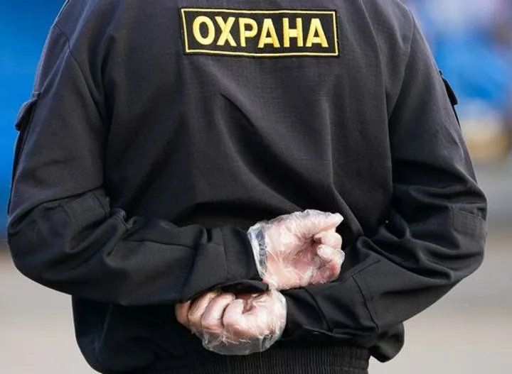 Охранник травмировал ребенка на заборе: финал оказался трагическим