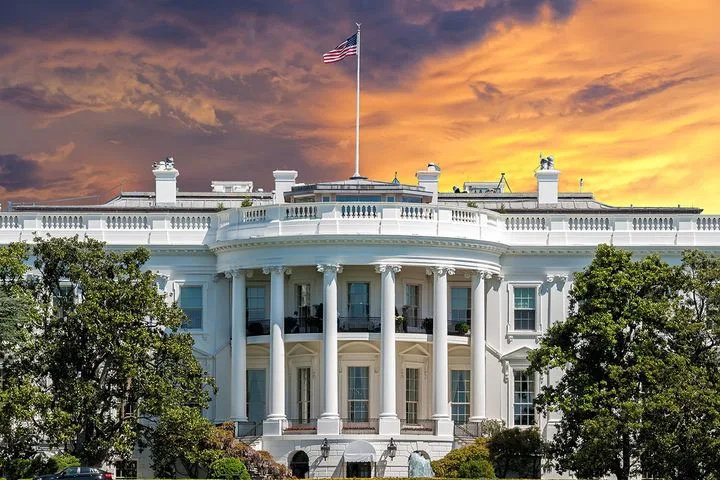 США объявляют об «экономическом дне Д» против Ирана: Тегеран угрожает перекрыть поставки нефти