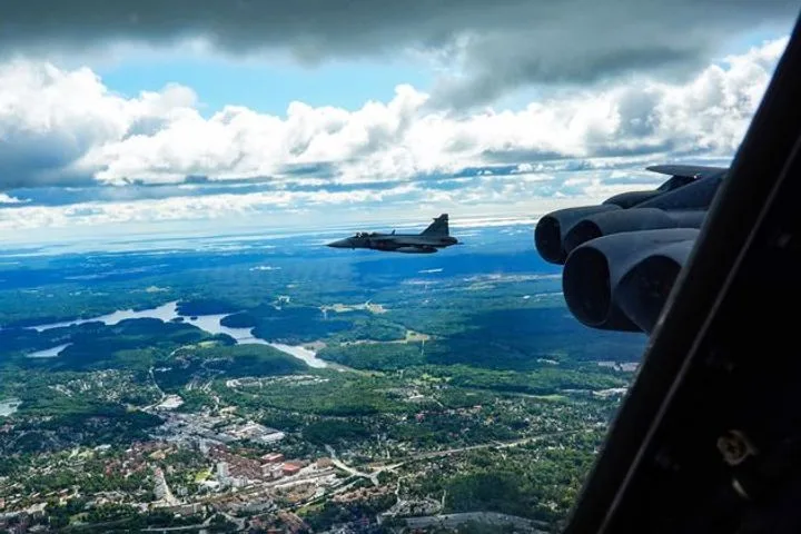 Пилот катапультировался из истребителя Gripen под Будапештом