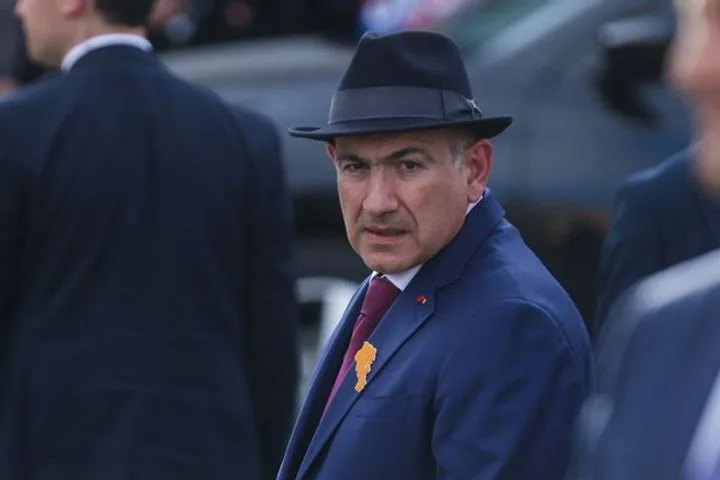 Армения меняет флаг или дрейфует к ЕС? Комментарий Медведева