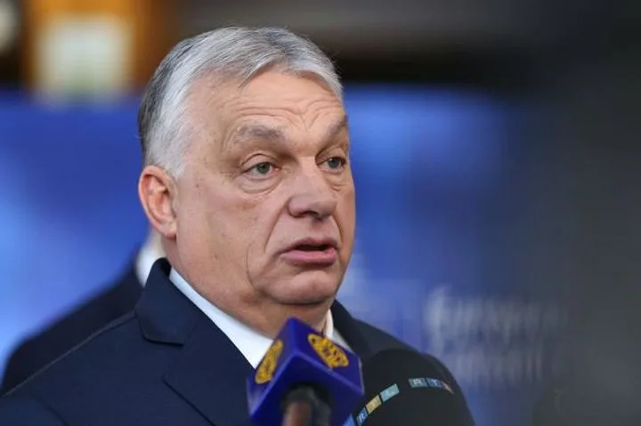 Орбан в сложном положении: Чернышевский, кино и $124 тыс. на кону