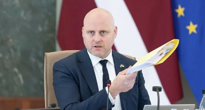 Латвийский премьер в Киеве: "Хватит нам платить за чужую войну"