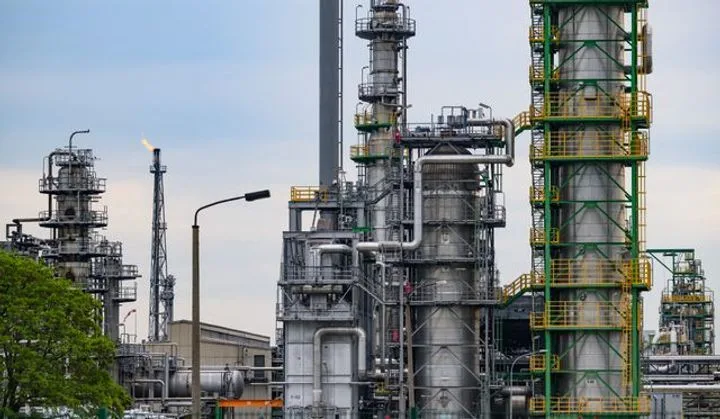 Казахстанская нефть: два инцидента за сутки на крупных НПЗ