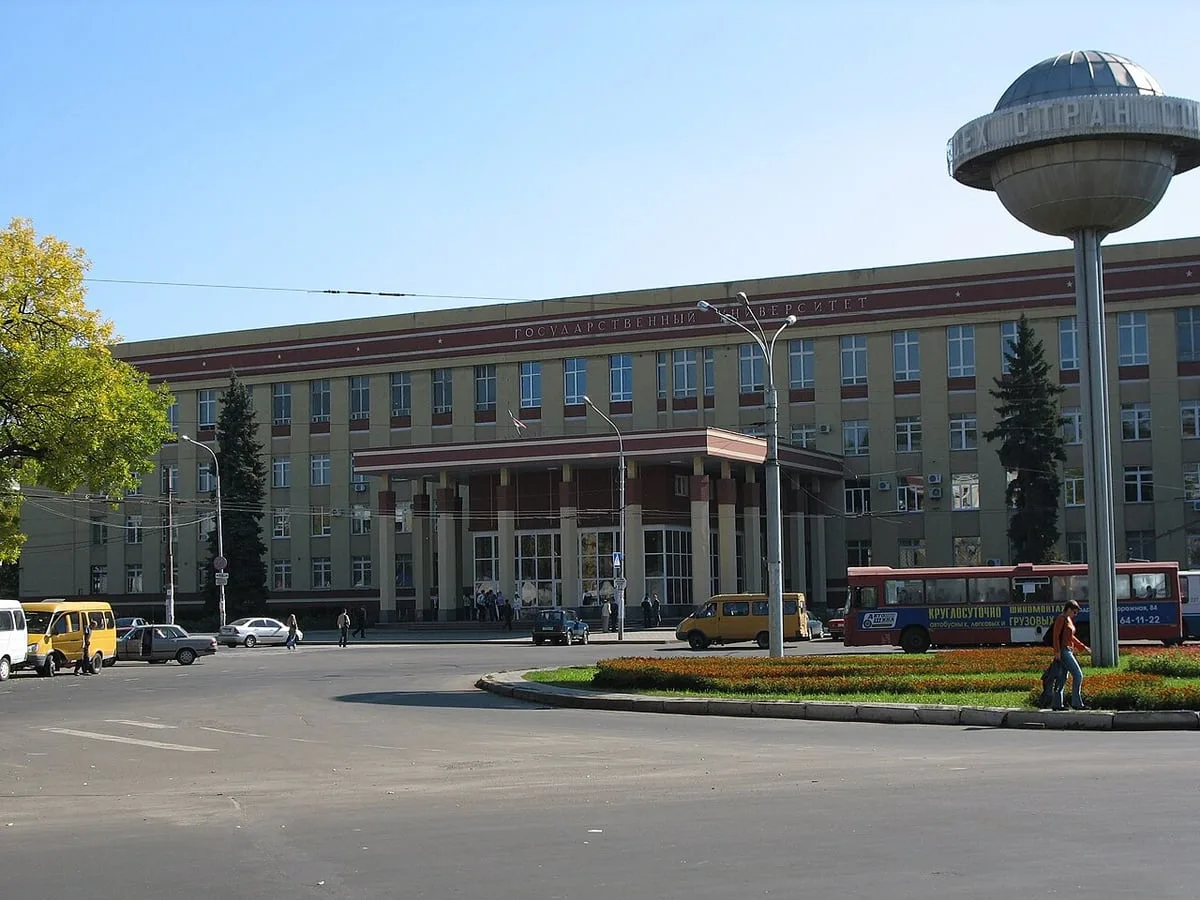 Дома дрожали от взрывов: в Воронеже экстренно закрыли вуз