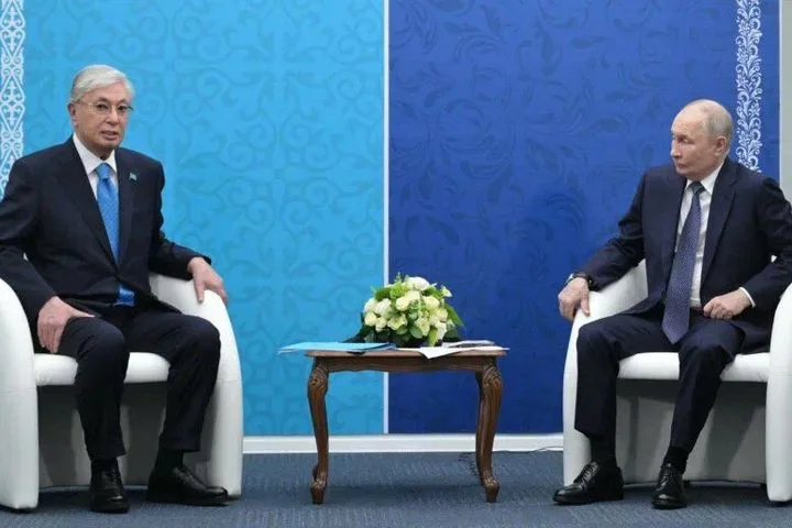 Токаев предложил пути урегулирования ситуации на Украине на встрече с Путиным в Омске