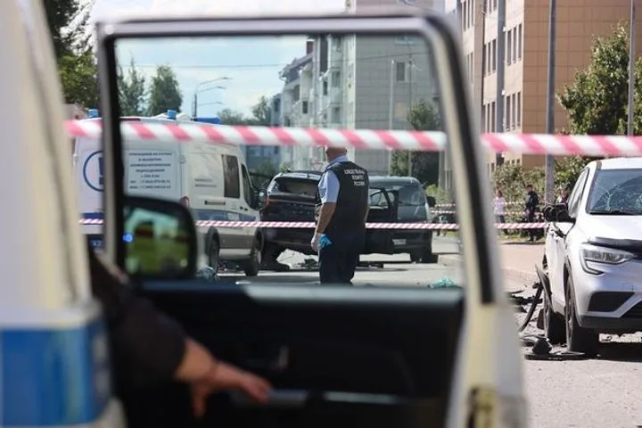 Взрыв в Петербурге: погиб водитель, его жена ранена