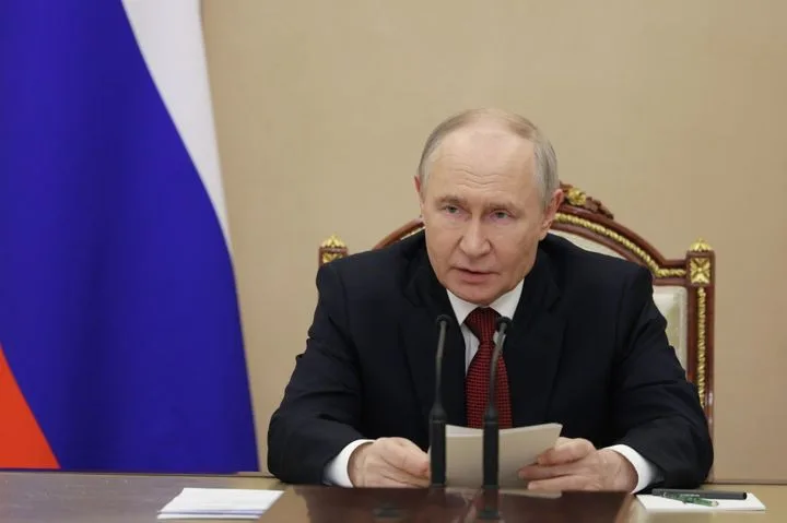 Удары по объектам: Путин призвал кабмин быть начеку