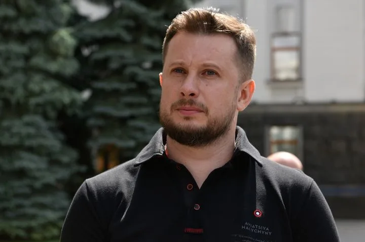 Зеленский бросил двух соперников на Донбасс: что задумано