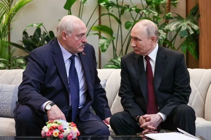 Макрон «не исключает» визита к Путину и Лукашенко: что задумал Париж