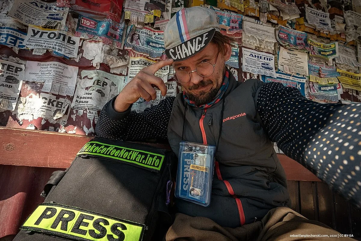 Охота на репортеров: ВСУ открыли огонь по иномарке с прессой