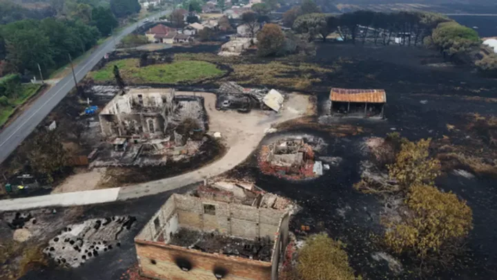 Франция: пока горели жилые дома, спасали виллы знаменитостей